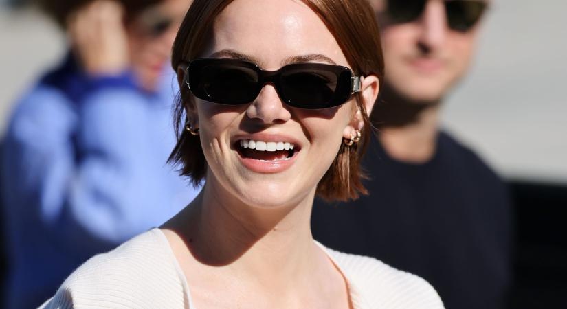 Mi történt? Rajongók teljesen kiakadtak, mert alig ismertek rá Emma Stone-ra a párizsi divathéten