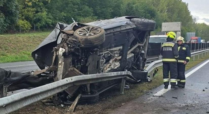 Döbbenetes fotók a borzalmas balesetről – a mentőhelikopter egy gyermeket is elvitt