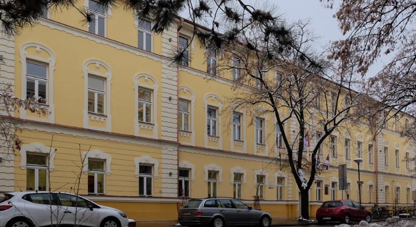 Bombariadó az iskolákban Zentán, Adán, Magyarkanizsán és Szabadkán is
