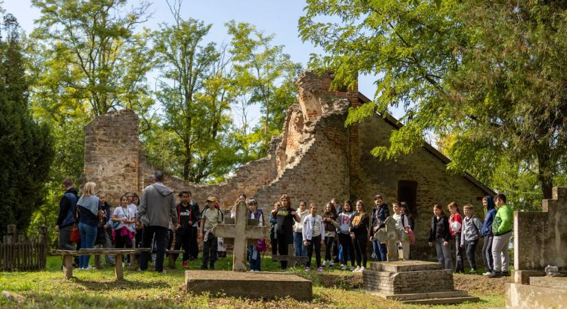 Így ünnepelték előre a világnapot az iskolások