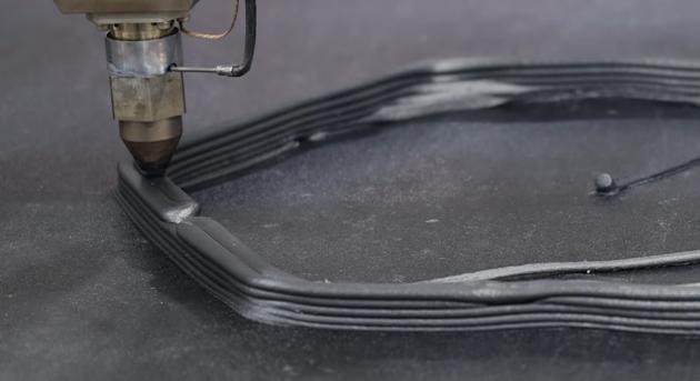 Váltott alapanyagokkal kavar a forradalmi ipari 3D-s nyomtató