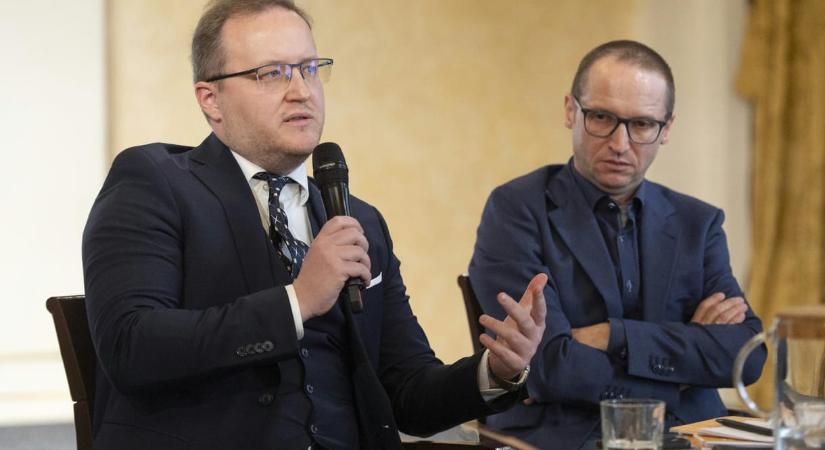 Kivezettette az Országos Széchényi Könyvtár főigazgatóját Demeter Szilárd, elvette a szolgálati mobilját is