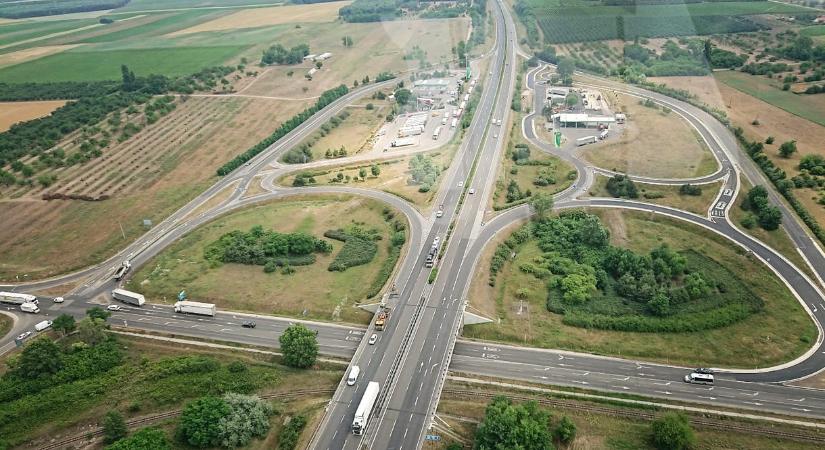 Baleset az M5-ös autópályán, lezárták a Budapest felé vezető oldalt