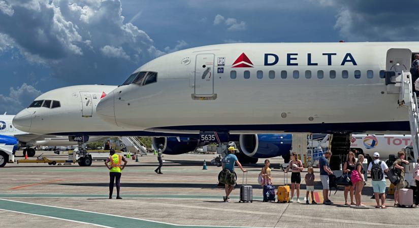 Összeütközött két utasszállító a New York-i LaGuardia repülőtéren