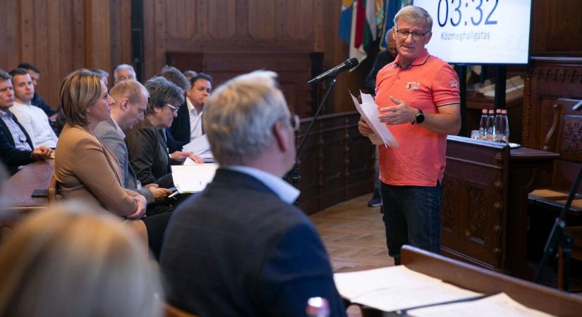 A rossz utakra, csatornaszagra és belvárosi autóversenyzésre is panaszkodtak a kecskemétiek