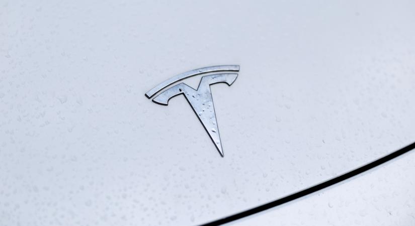 Ebben is első lett a Tesla vezére, tömegek irigylik