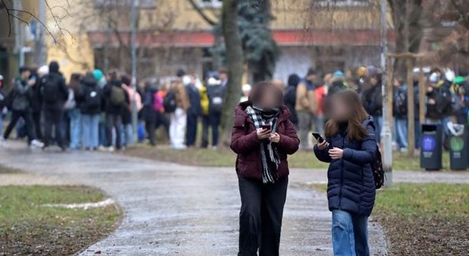 Bombariadó van tucatnyi vajdasági iskolában