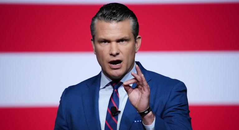 Az amerikai védelmi miniszter hadat üzent az elhízott katonai vezetőknek