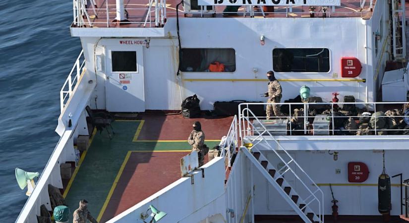 Francia katonák szálltak meg egy gyanús tankert a dán drónincidens után