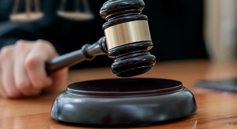 Ököllel esett a kórházi dolgozóknak –elítélték az esztergomi kórházban őrjöngő férfit