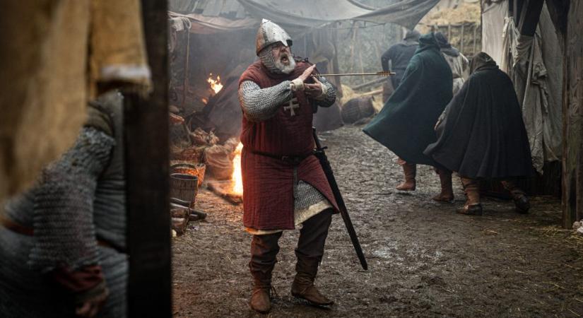 Hiába játszotta el, hogy meghal egy nyílzáporban, kivágták L. Simon Lászlót a tatárjárásos filmből