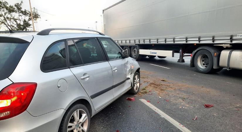 Mi történt a 36-oson? Hatalmas csattanás rázta meg Nyíregyházát (fotókkal)