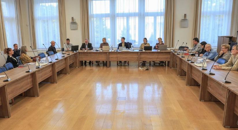 Pezseg a sportélet, zöldül az óvodai nevelés Szekszárdon