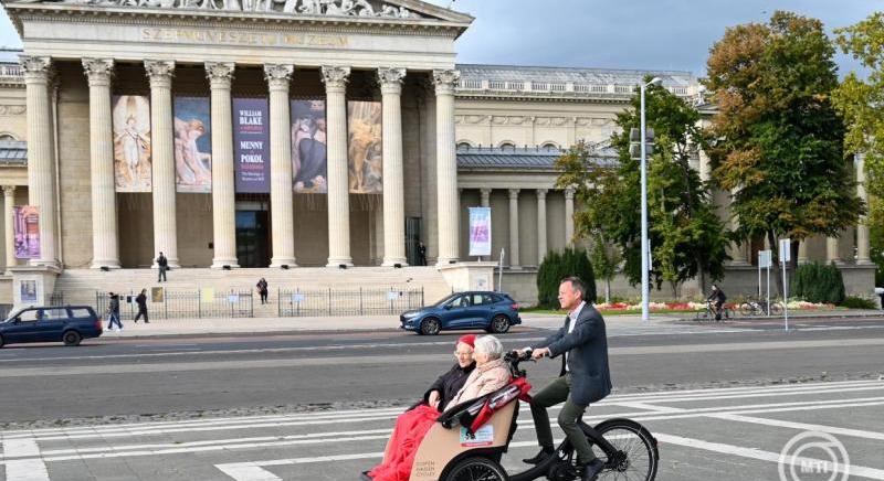 Magyarországra is megérkezett a Biciklivel kortalanul elnevezésű kezdeményezés