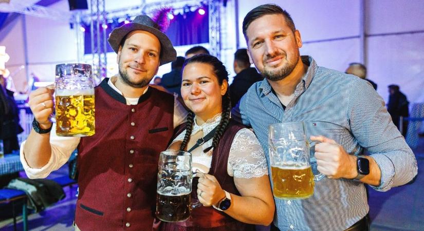 Megteltek a korsók, sültek a finom falatok: beköltözött Debrecenbe az Oktoberfest – fotókkal, videóval