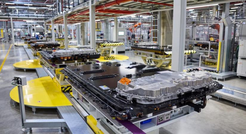 Lángok keletkeztek a debreceni BMW gyárban, amit percek alatt eloltottak, senki nem sérült meg – reagált az önkormányzat is