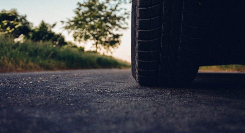 Rákosmentén 20 millió forintért kapott új kocsit a fideszes polgármester, miközben az óvodavezető pár ezer forintot kapott bónuszba
