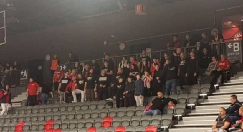 Kiürült az ultrák szektora a DVTK kosármeccsén – ez az oka