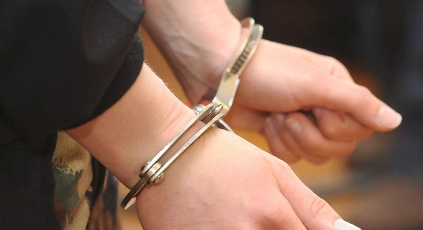 Sállal fojtogatta feleségét a biharkeresztesi férfi, majd arra kérte, költözzön vissza hozzá