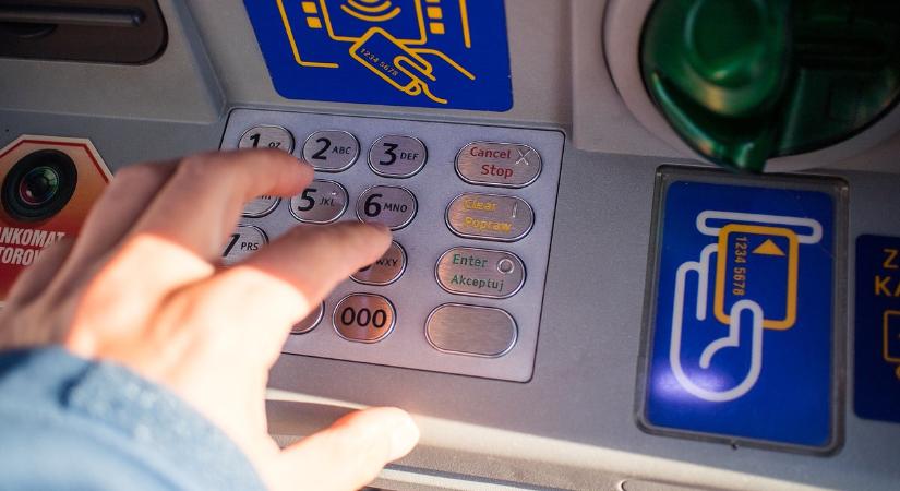 Vigyázat, ezzel a trükkel csúnyán lehúzhatják a bankautomatáknál