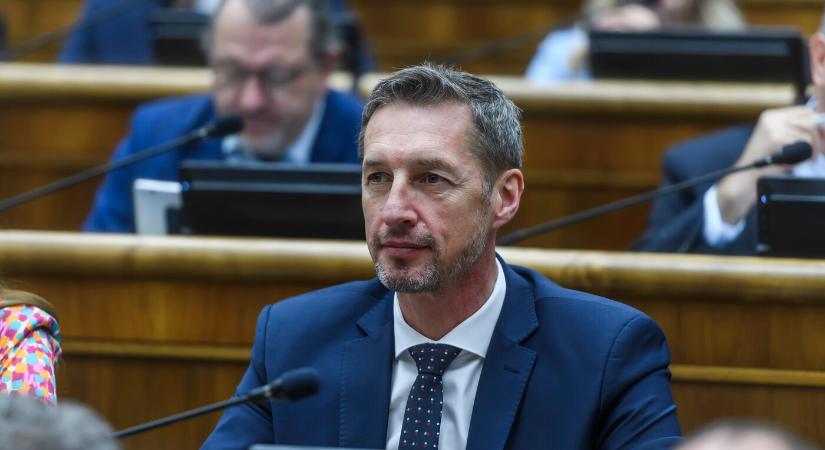 KDH: Adja vissza a kormányfő az egyéni vállalkozók befizetett tranzakciós adóját