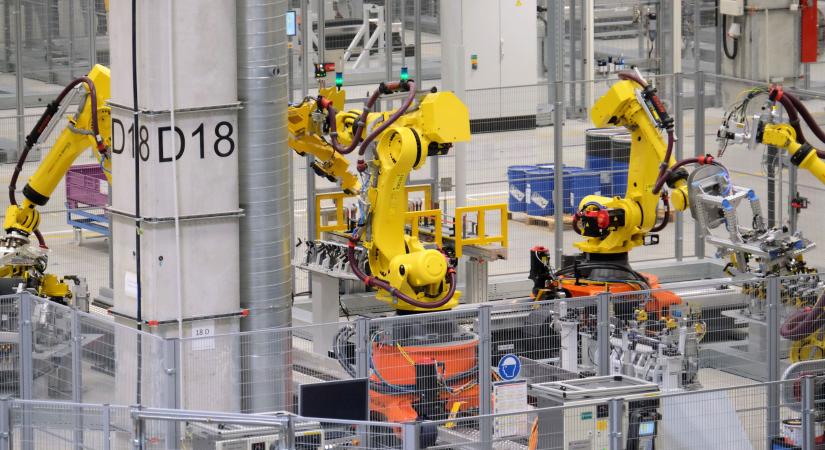 Tűz ütött ki a debreceni BMW-nél