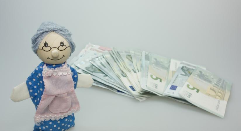 Részletesen a novemberi kiegészítő nyugdíjemelésről: kinek, mennyi?