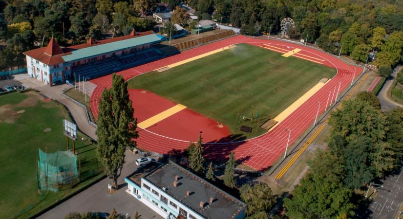 Személyszállítás a Debreceni Sportcentrumnál 60 millióért