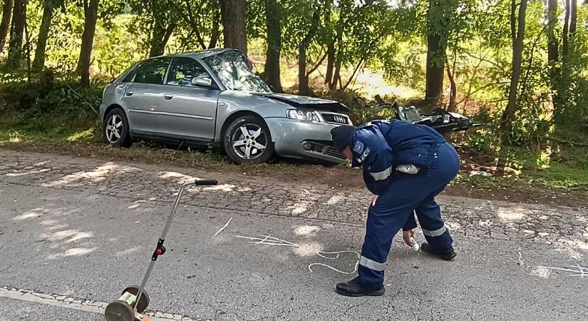 Mentőhelikopter érkezett! Baleset Nyírbogdánynál: küzdenek a sofőr életéért (fotókkal, videóval)