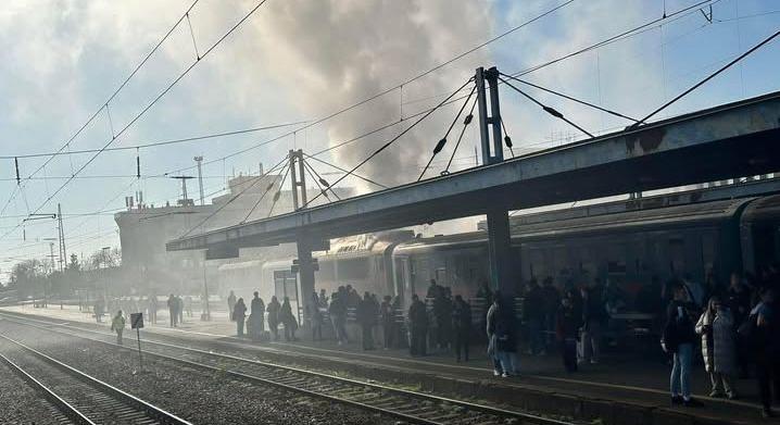 A MÁV-ot reklámozó plakátok biztosan nem fognak késni