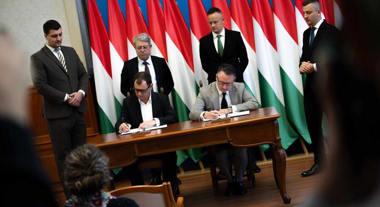 Történelmi földgázszerződés megkötését jelentette be Szijjártó Péter