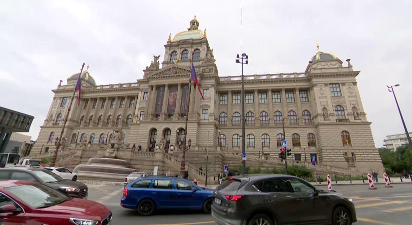 Sorsdöntő parlamenti választásra készül Csehország  videó