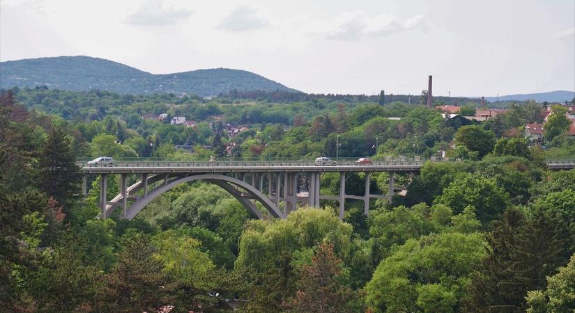 Tragédia: a veszprémi völgyhídról vetette magát a mélybe egy férfi