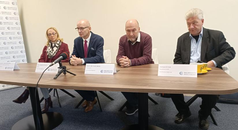 A civilek, a társadalom és az egyetem