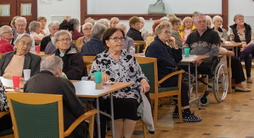 Méltó ünnepléssel köszöntötték az idősek világnapját
