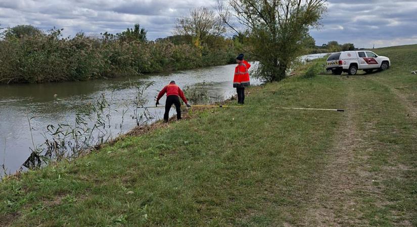 A Hortobágy-Berettyó,lentebbi szakaszán keresik az eltűnt debreceni kutatót – videóval