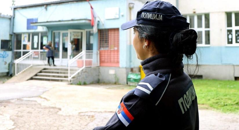 Bombafenyegetés miatt kellett kiüríteni több száz iskolát Szerbiában