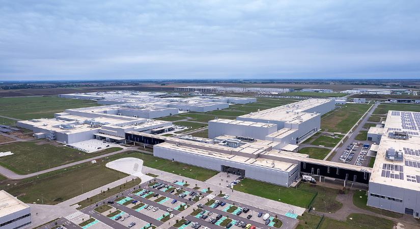 Felcsaptak a lángok a debreceni BMW-gyárban