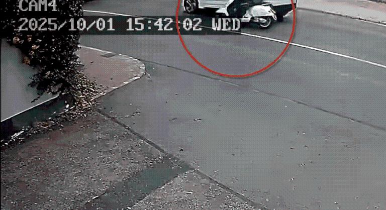 Videón a budaörsi baleset, a szemközti sávba csúszott motoron hajtott át egy autó