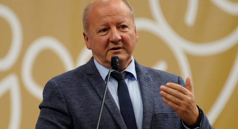 Simicskó István: Hazaszeretetre kell nevelni a fiatalokat