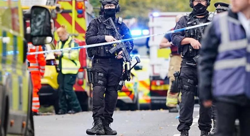 Véres támadás egy manchesteri zsinagógánál