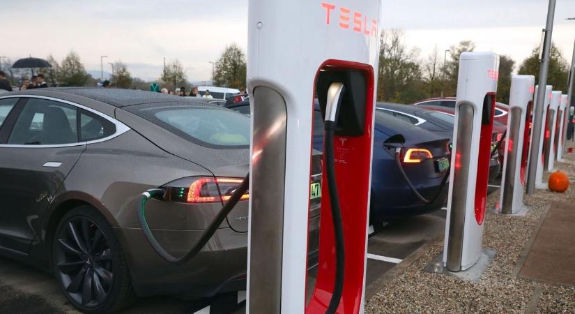 Olyat villantott a Tesla a magyar nagyvárosban, amilyent Magyarországon még nem láttunk