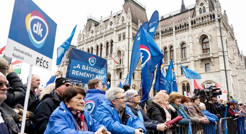 Demokratikus Koalíció: Biztosítsa az állam a minimális önrészt a gondozásból kikerülőknek a 3 százalékos lakáshitelnél