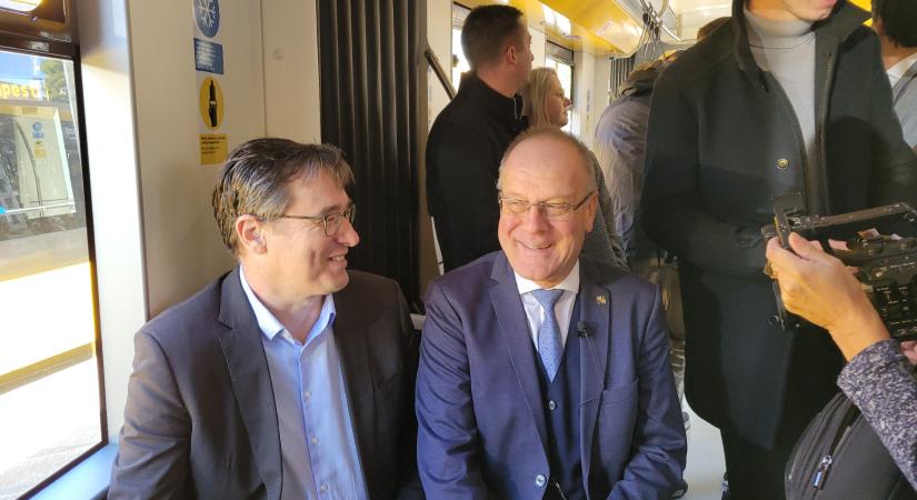Így avatta fel közös villamosozással az új CAF-okat Navracsics Tibor és Karácsony Gergely
