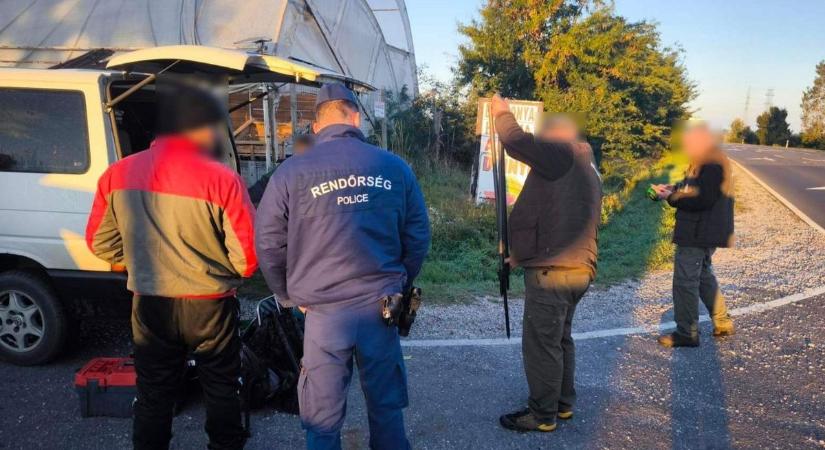 Alaposan kitervelte, de rendőrök eszén nem tudott túljárni – ezt találták a férfinál Debrecen közelében