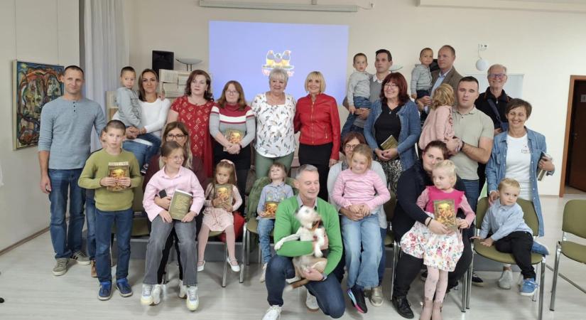 Együtt a gyógyulás útján Roxyval – könyvbemutató a kis betegek rajzaiból