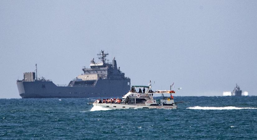 Izrael kiutasítja a segélyszállító flottilla aktivistáit