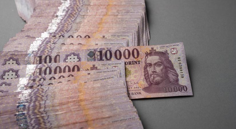 A vállalkozásokat érintő adócsökkentéssel készül a kormány