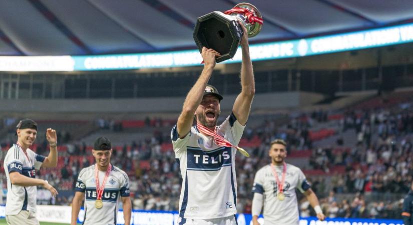 Thomas Müller másik kontinensen nyomta le Toni Kroost