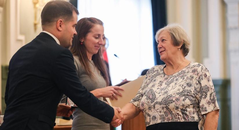 Ezüst emlékérmek az Idősek Világnapján Győrben - Mutatjuk a díjazottakat